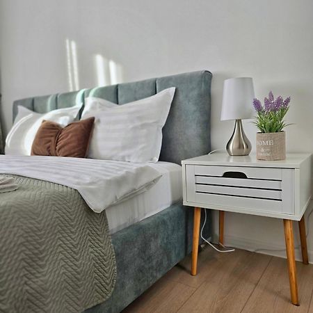 Skyblue Central Apartment - 2 Bedrooms & Free Parking Oradea Exterior foto