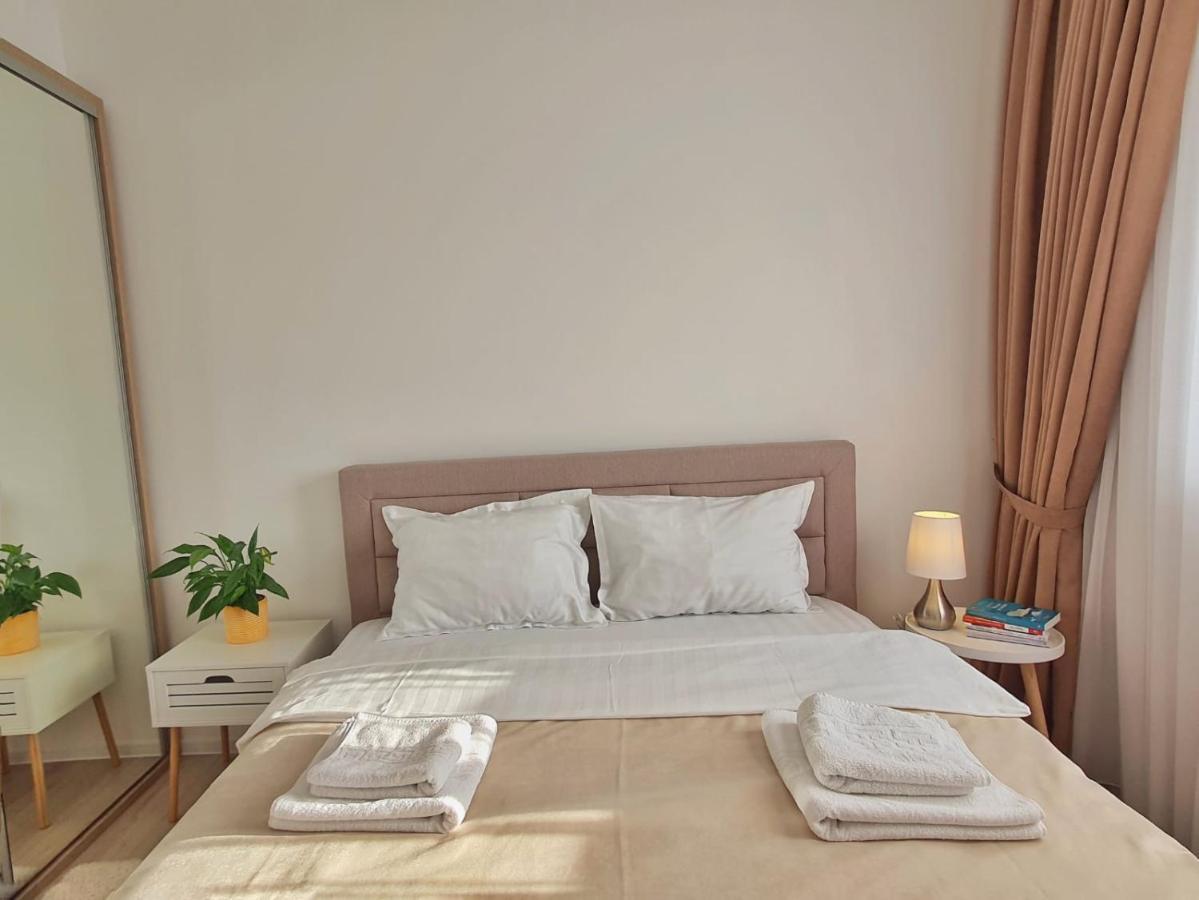 Skyblue Central Apartment - 2 Bedrooms & Free Parking Oradea Exterior foto