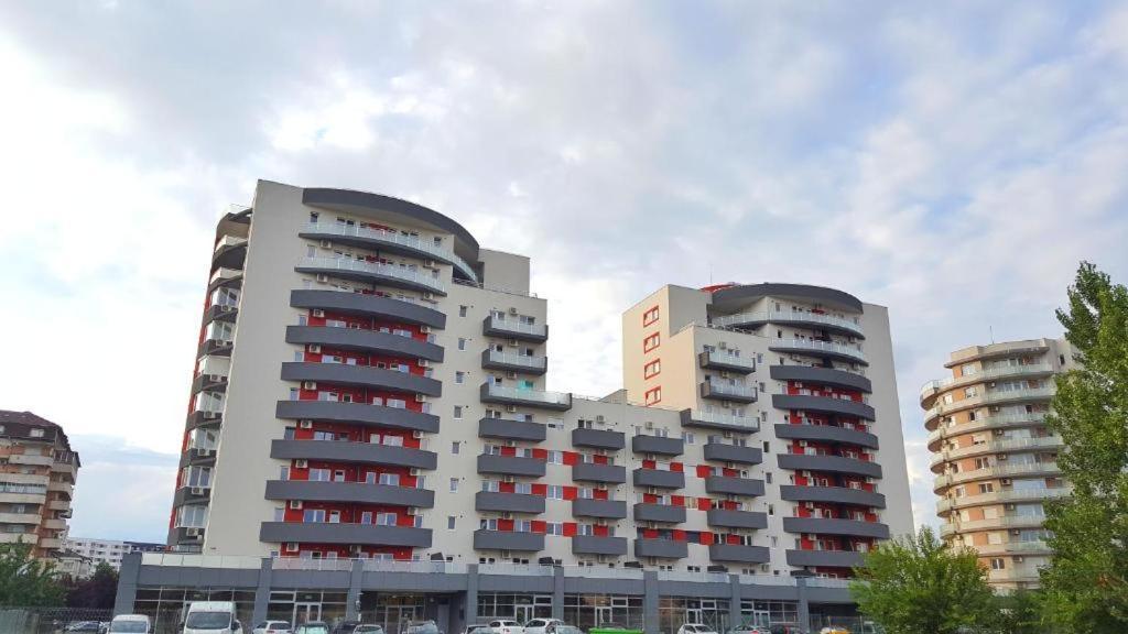 Skyblue Central Apartment - 2 Bedrooms & Free Parking Oradea Exterior foto
