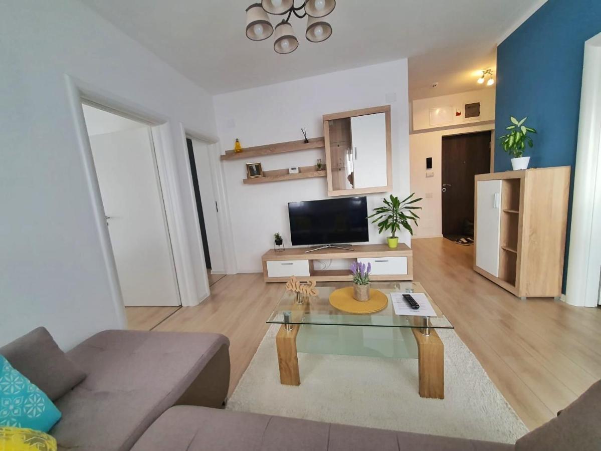 Skyblue Central Apartment - 2 Bedrooms & Free Parking Oradea Exterior foto