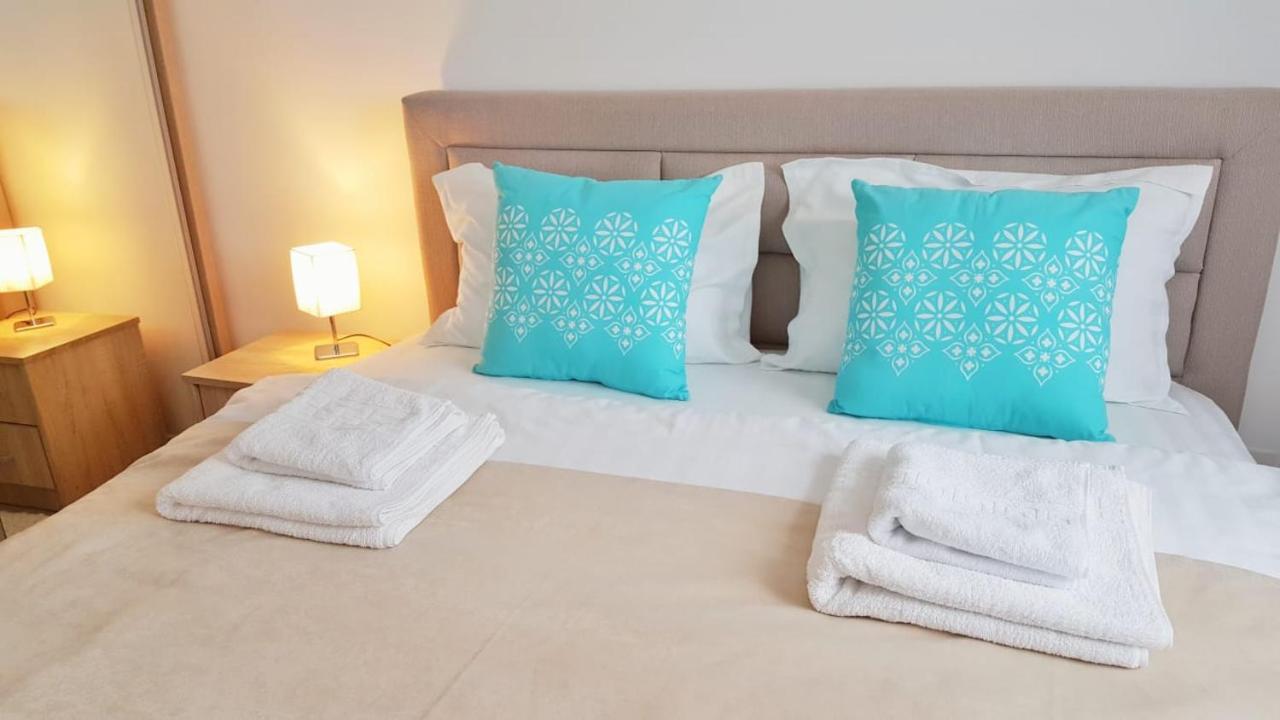 Skyblue Central Apartment - 2 Bedrooms & Free Parking Oradea Exterior foto