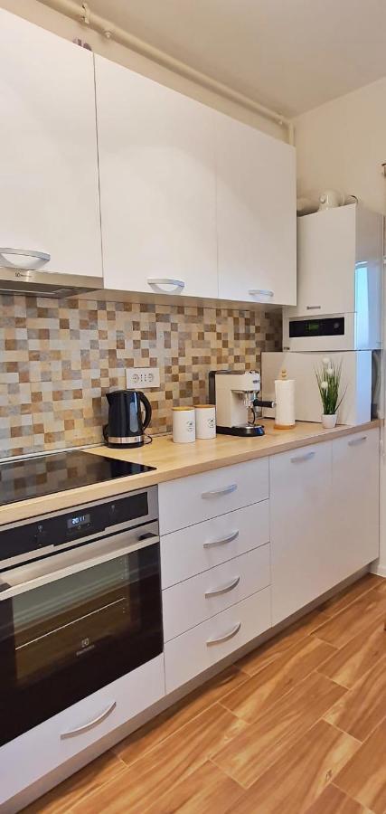Skyblue Central Apartment - 2 Bedrooms & Free Parking Oradea Exterior foto