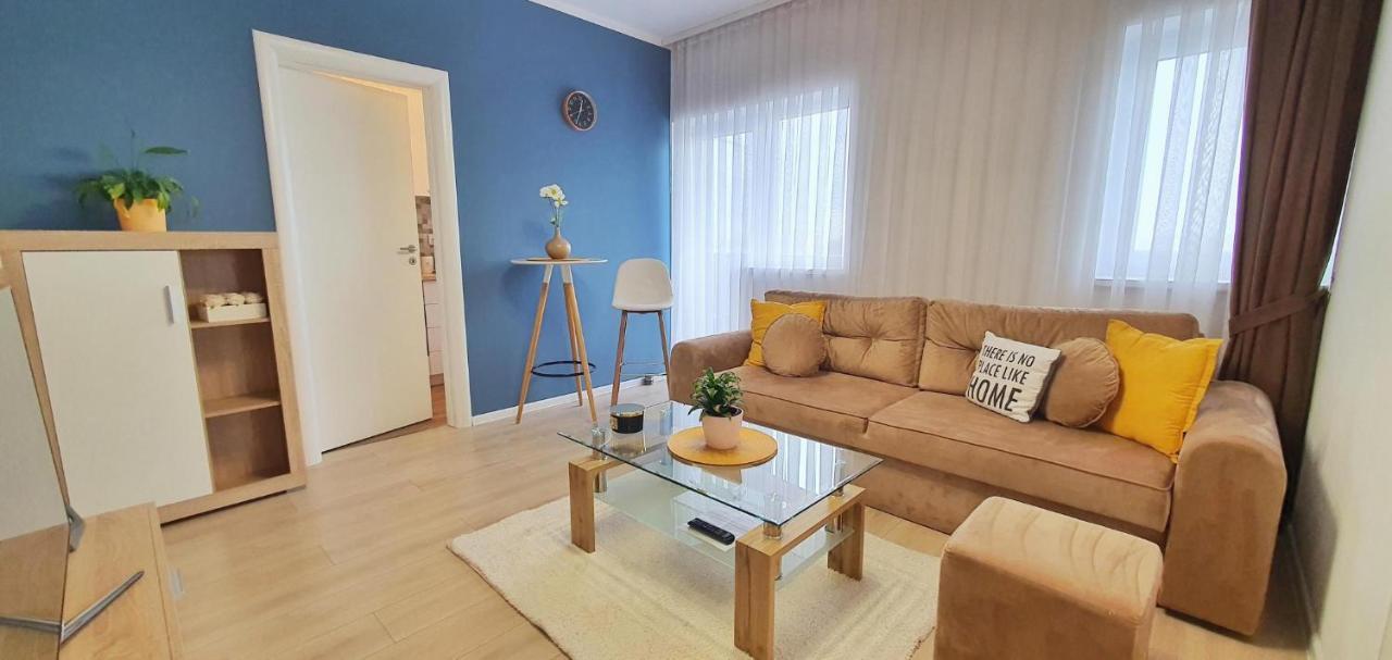 Skyblue Central Apartment - 2 Bedrooms & Free Parking Oradea Exterior foto