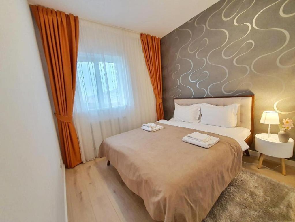 Skyblue Central Apartment - 2 Bedrooms & Free Parking Oradea Habitación foto